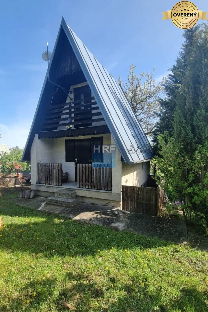 Murovaná chata so záhradou v lokalite Hájky, v Skalici - 17