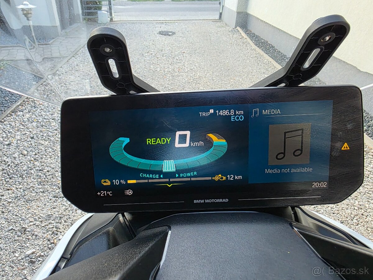 Elektricky skuter BMW CE04 top stav - 17