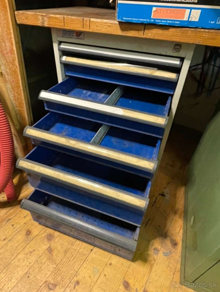 Zásuvková skrinka - 17