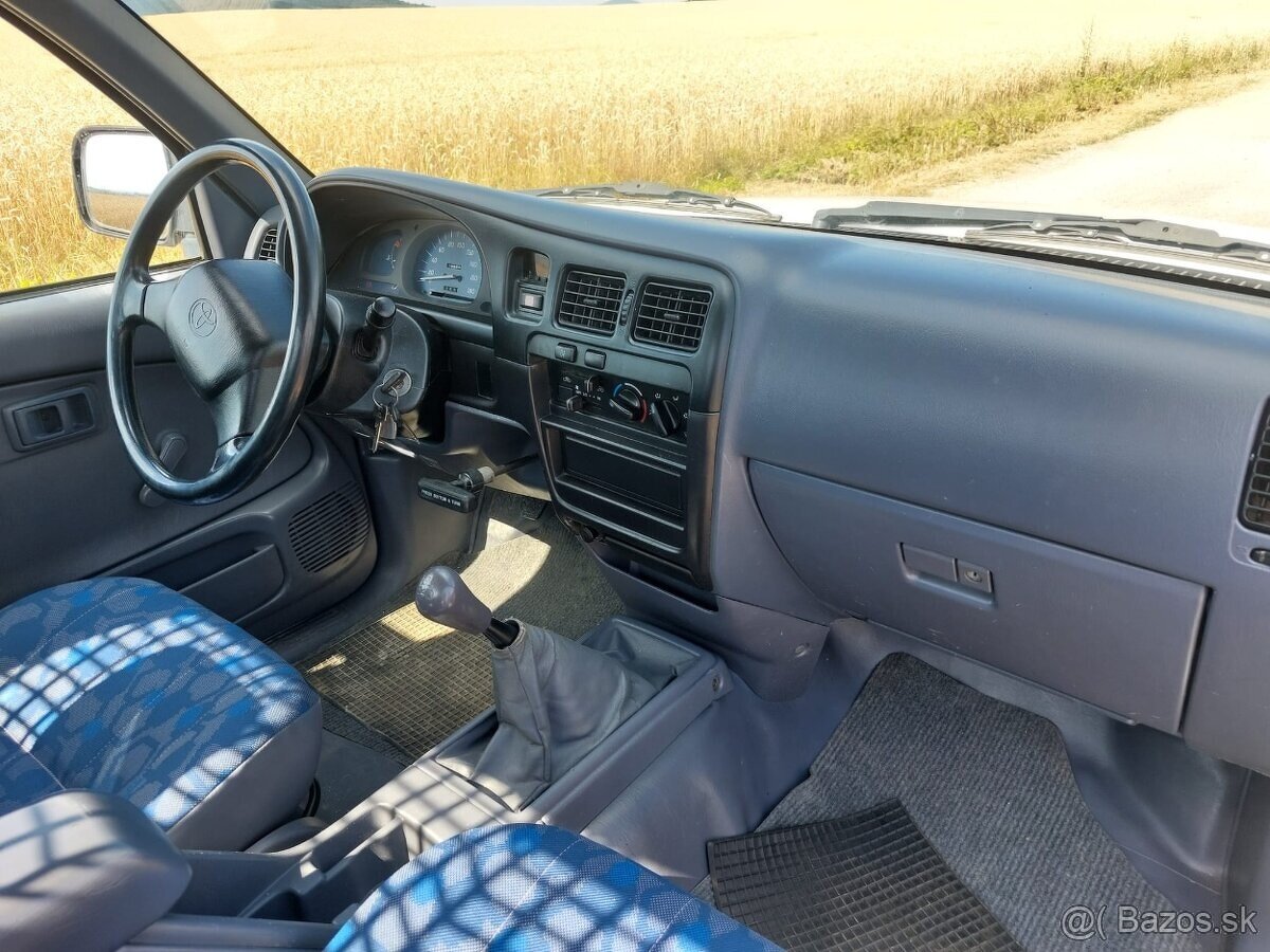 TOYOTA HILUX 3-STRANNÝ VYKLÁPAČ - 17