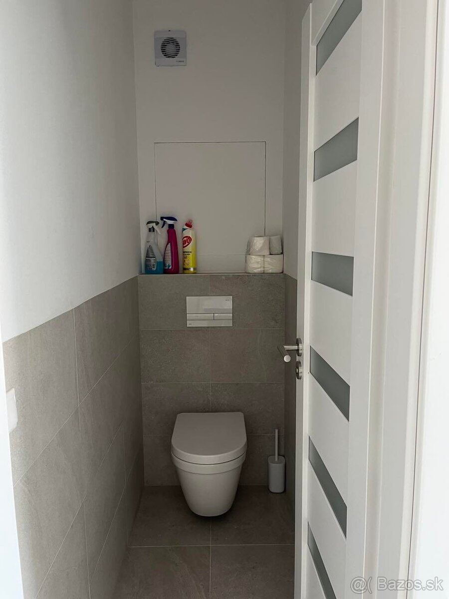 Na prenájom veľký svetlý 2i byt Trnava-Zavar + parking - 17