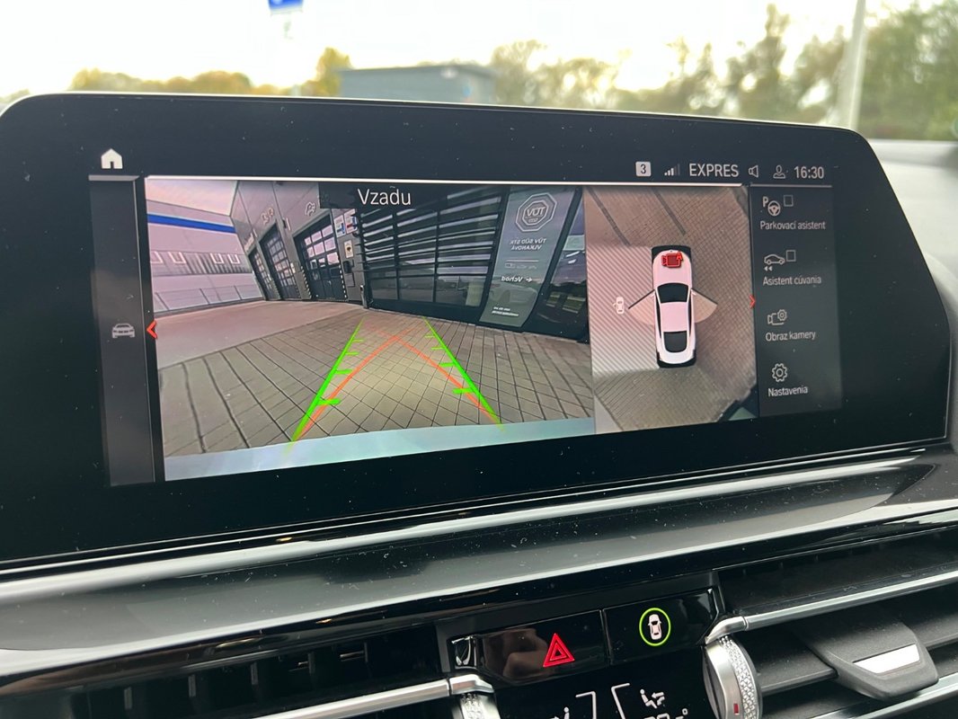 BMW Rad 8 Coupé 840d xDrive M-PERFORMANCE / SWAROVSKI - 17