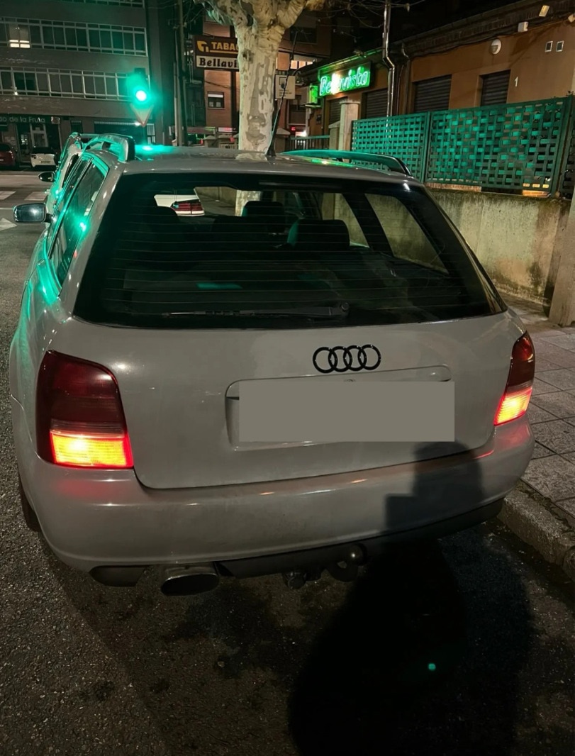 AUDI Čierne lesklé znaky - 17