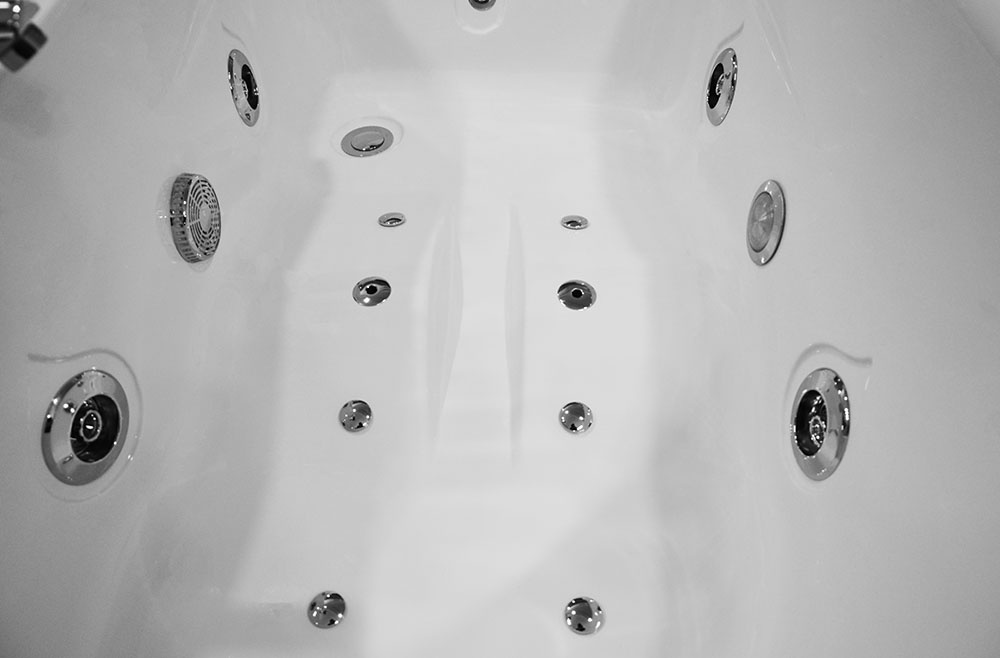 M-SPA - 1683 Pravá kúpeľňová vaňa s hydromasážou 140 x 87 x - 17