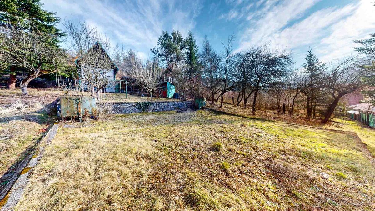 Záhradná chatka s vysporiadaným pozemkom Zvolen / Neresnica - 17