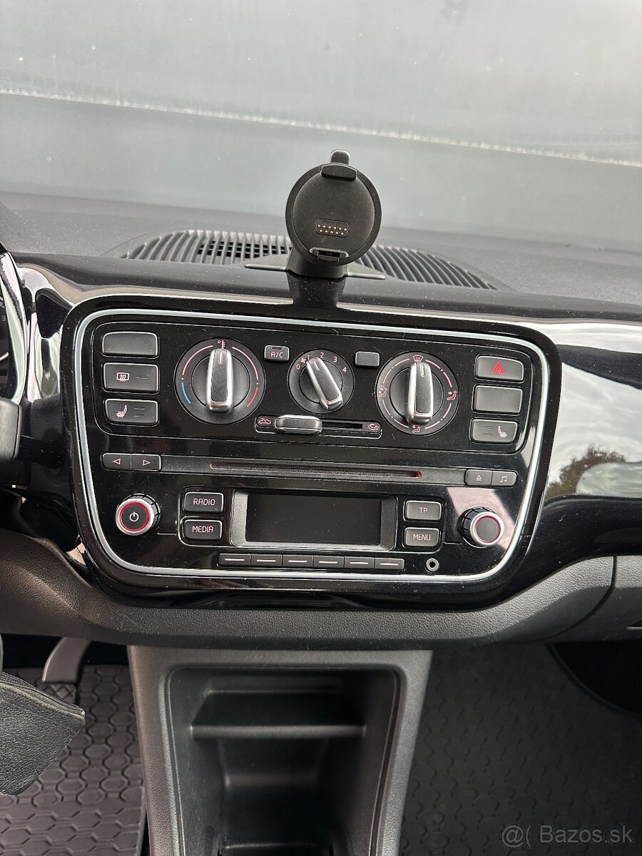 Volkswagen UP 1.0 75k high up - 17