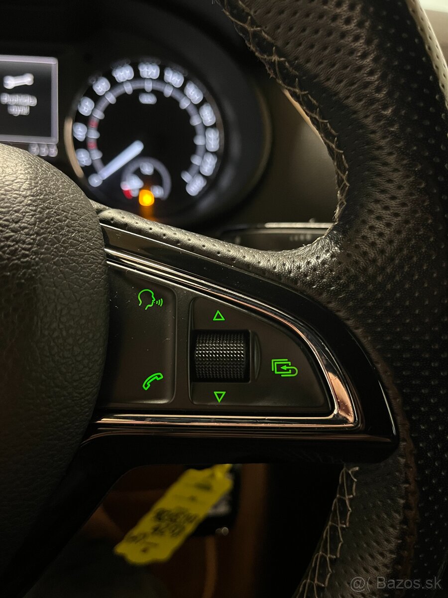 Škoda Octavia Combi 2.0 TSI RS - 17