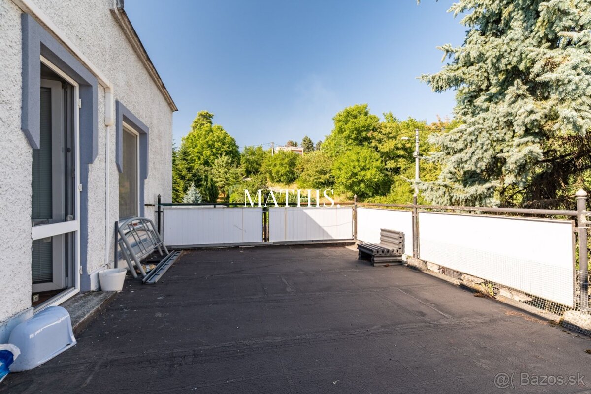 Na predaj priestranný rodinný dom s 3 podlažiami, krásnou zá - 17