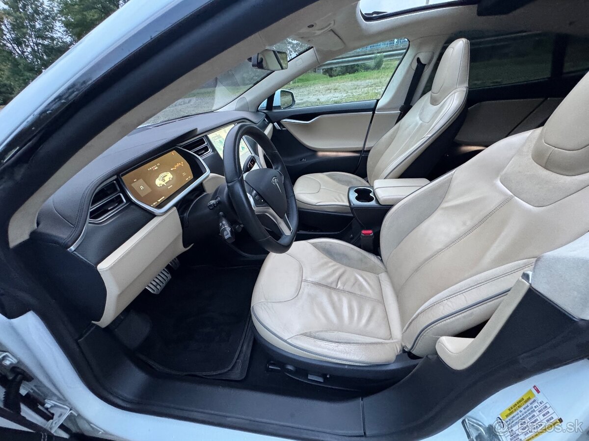 Tesla Model S P85 - Nabíjení ZDARMA - 17
