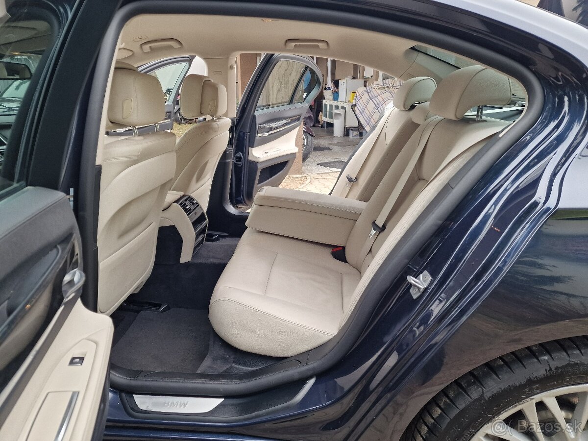 BMW 740i 320k A/T8 (benzín) - 17
