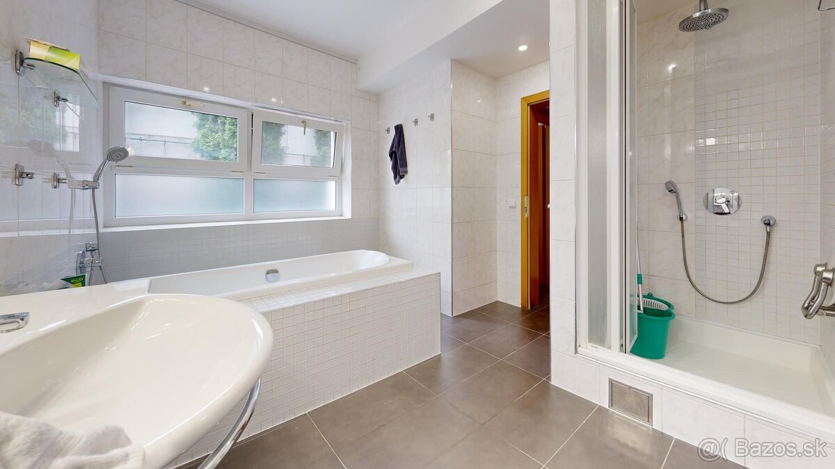 NA PREDAJ VEĽKÝ RODINNÝ DOM SENICA - 17