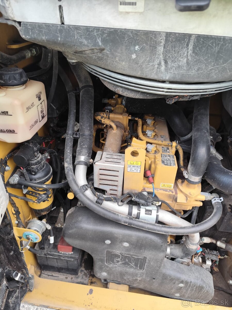 Nakladač CAT 262D3, posledný model. Plná výbava. ŠPZ. - 17