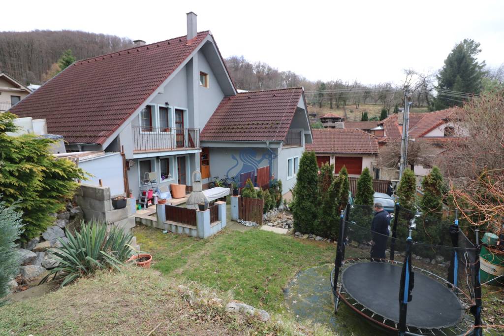 ZNÍŽENÁ cena-viacgeneračný rodinný dom v Borinke - 17