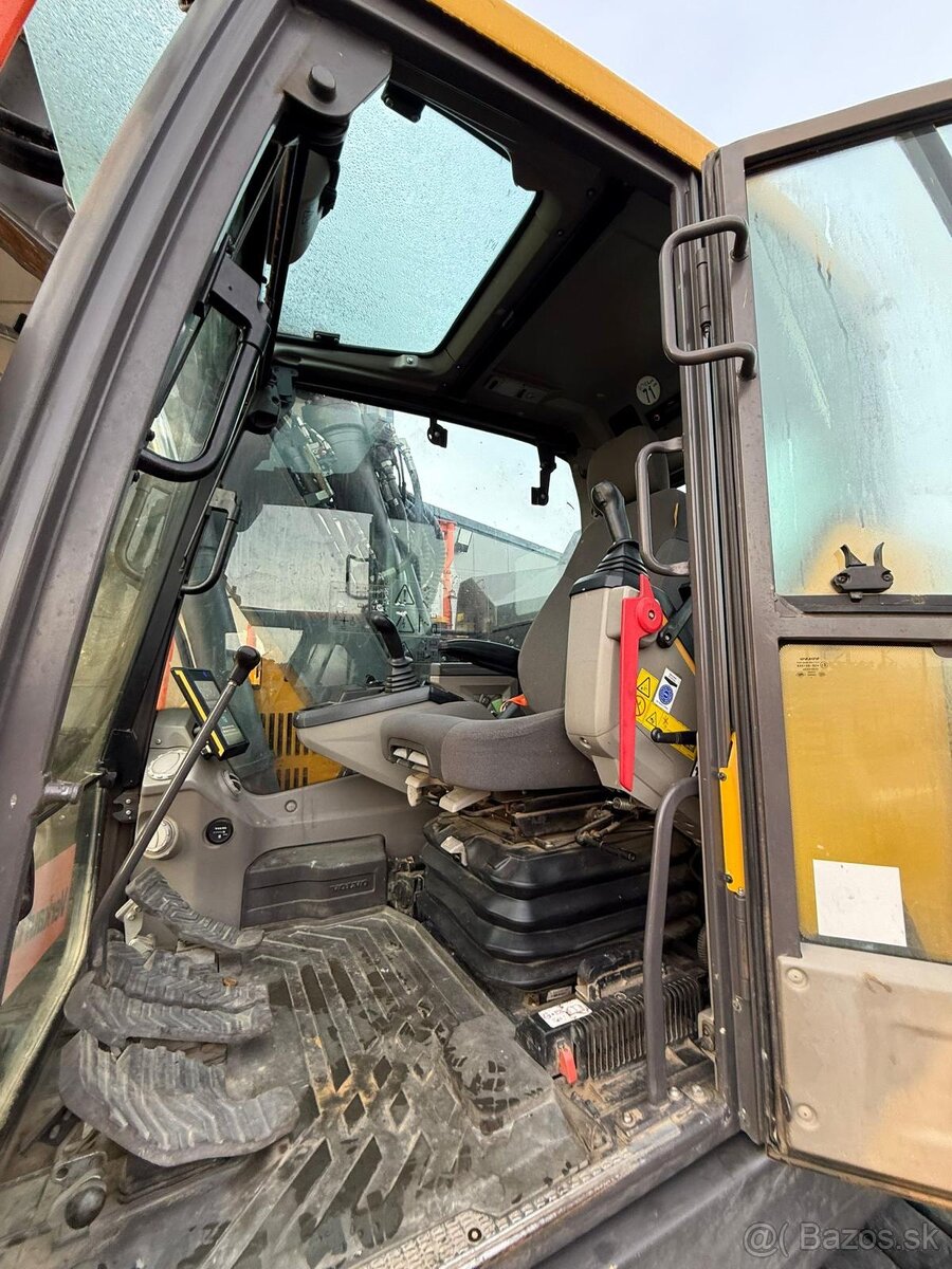 Kolový bagr KOMATSU PW148-11 - 17