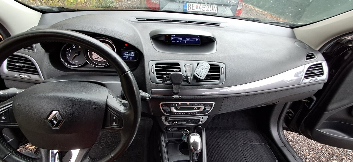 Renault Megane Gradtour 1.5DCI Automat 2015 Limited - 17