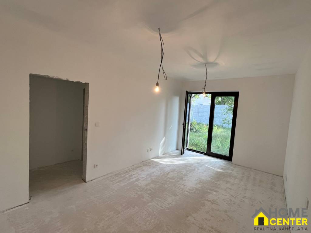 REZERVOVANÁ novostavba - 5 izbový bungalov/ RD/ v Komárne / - 17