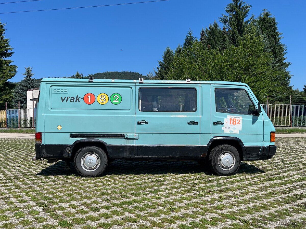 Obytná dodávka Mercedes MB100D - 17