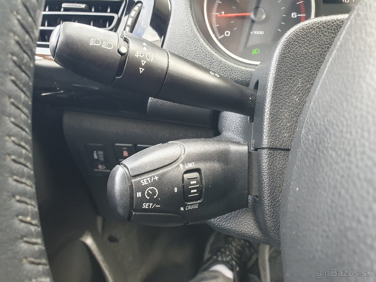 Peugeot 301 1.2 PureTech Allure - 17