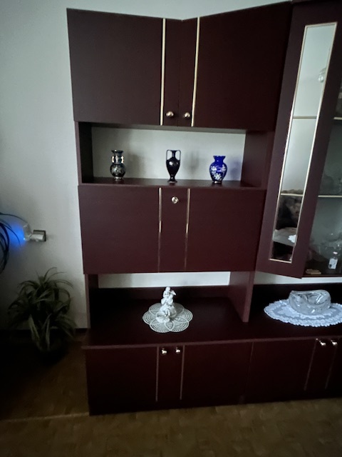 Predám sedačku, 2 kreslá, 3 taburetky - 17