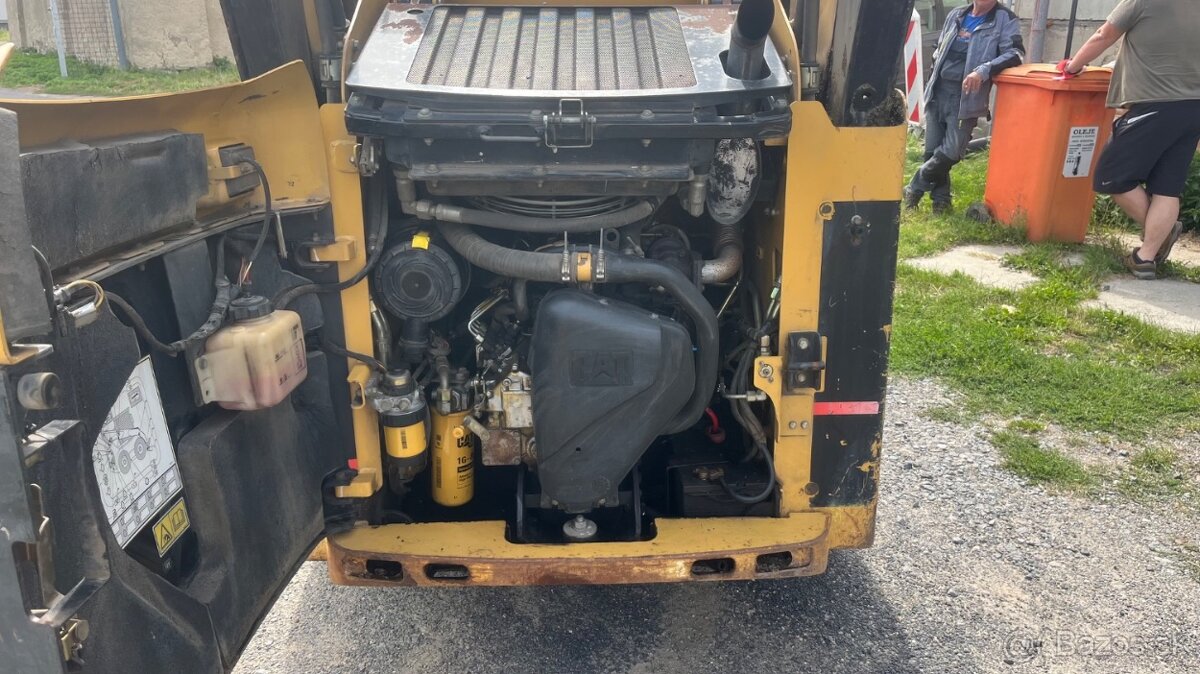 CATERPILLAR 242 B 4X4 - 17