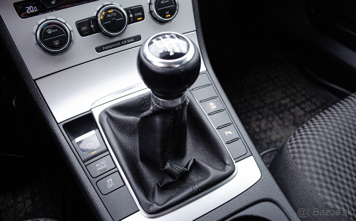 Volkswagen Passat B7 1.6 TDI Sedan - 17