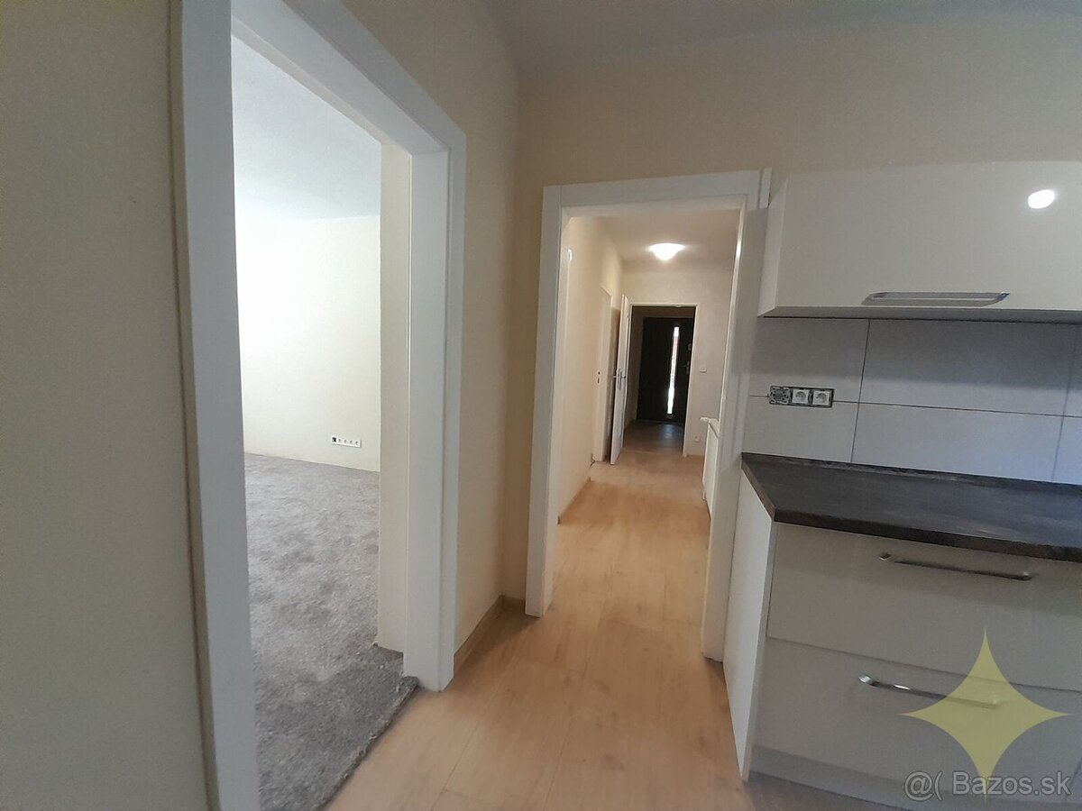 Na predaj ZREKONŠTRUOVANÝ 2-izbový byt s dvorom a GARÁŽOU v - 17