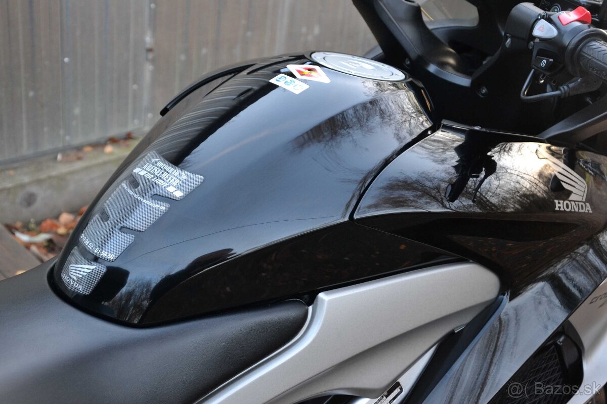 Honda VFR 800X CROSSRUNNER - 17