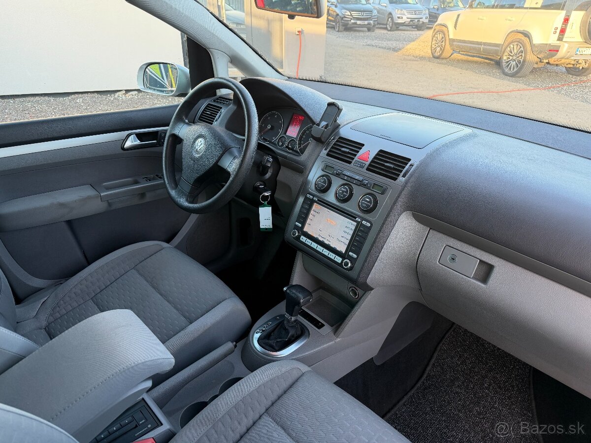 Volkswagen Touran 2.0 TDI Trendline DSG - 17