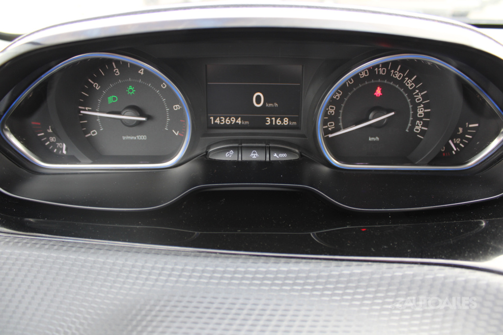 Peugeot 2008 1,2 e-THP 81 kW ALL - 17