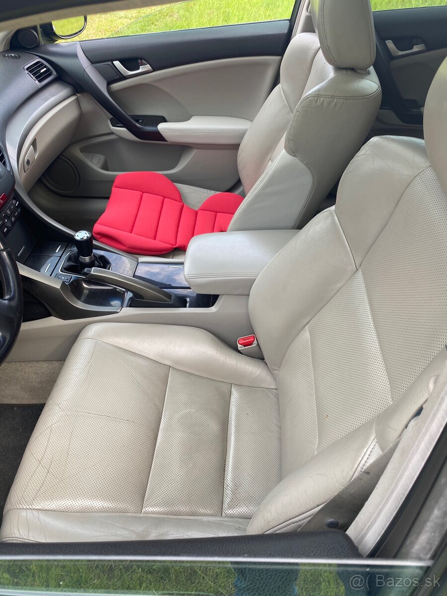 Predám Honda 2,2diesel Accord tourer 2010 - 17