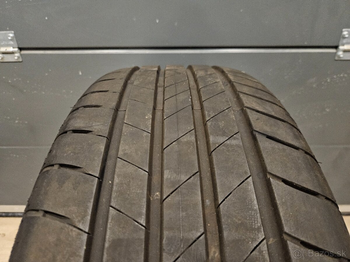 Prakticky nové letné pneumatiky Bridgestone - 235/55 r18 - 17