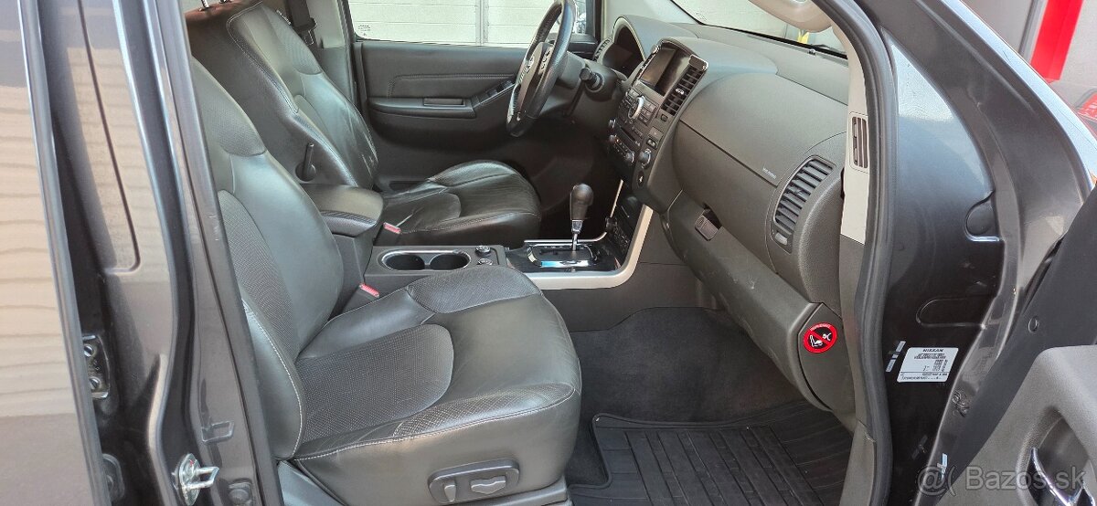 Nissan Pathfinder 3.0 V6 4x4 Automat Vzduch Podvozok 7-miest - 17