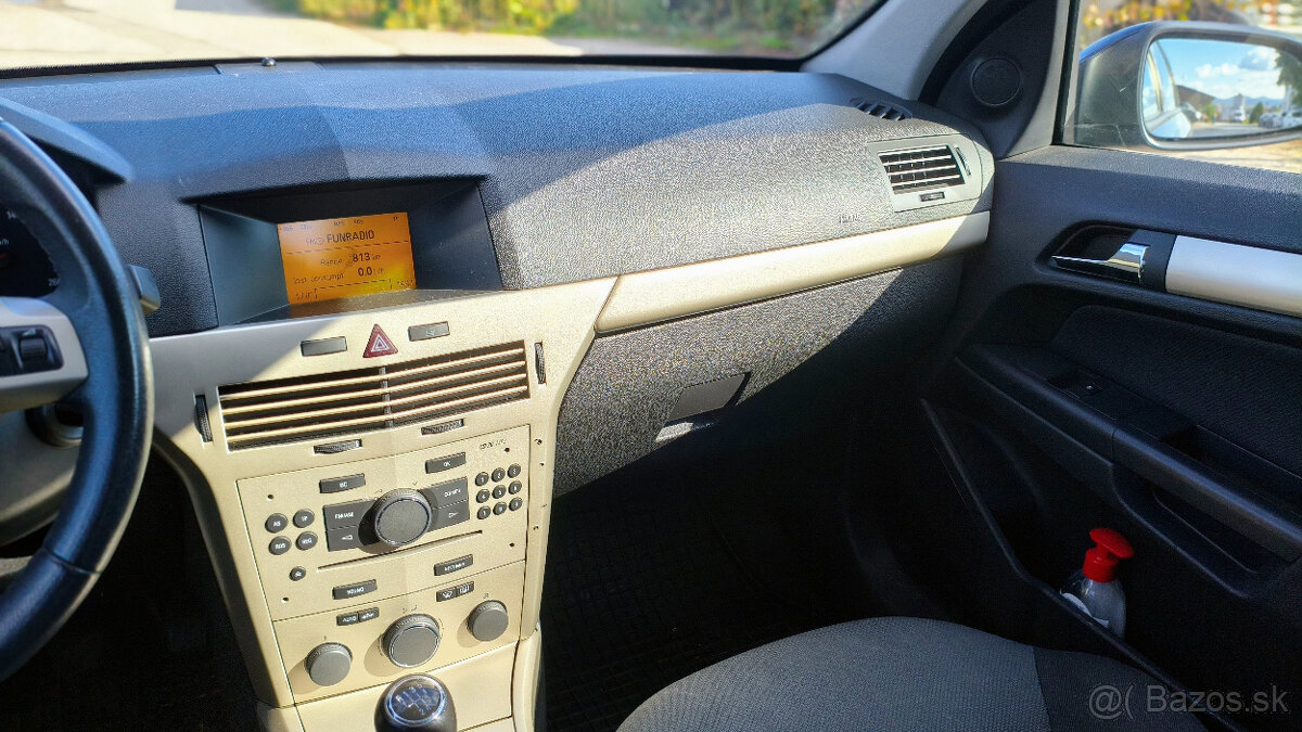 Opel Astra H 2007 benzin 1.6 16V 85kW / 307 000 km - 17