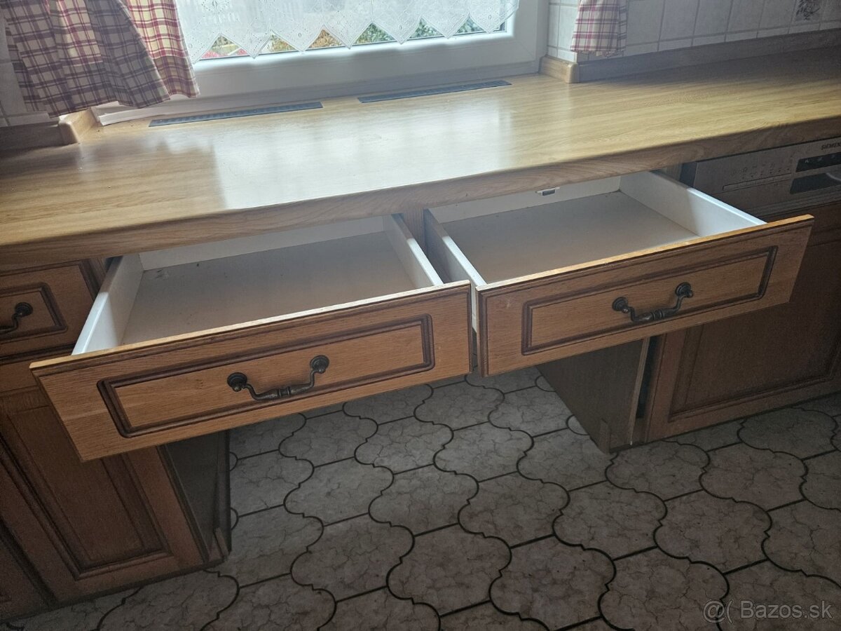Masivní kuchyňská linka z Německa se spotřebiči - 17