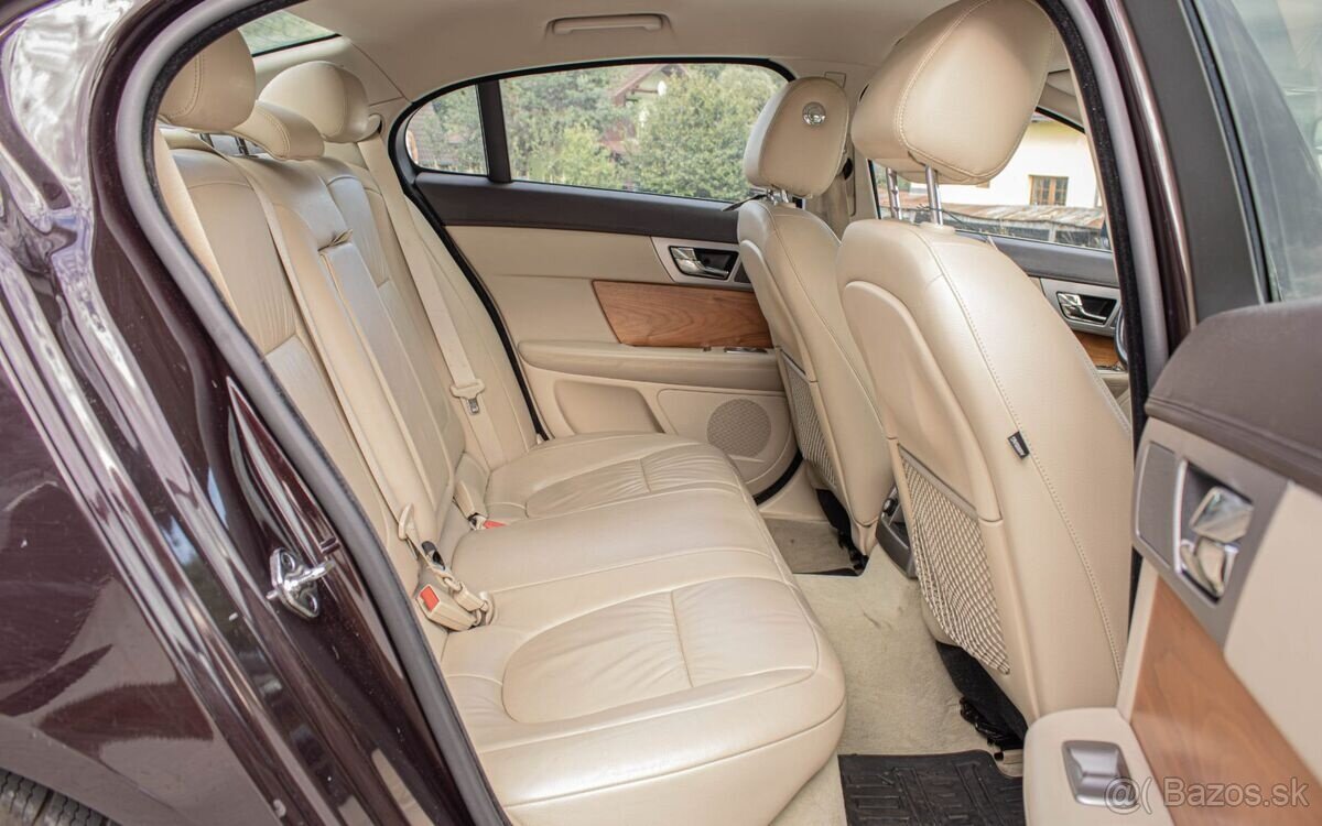Jaguar XF 3.0D 2010 - 17