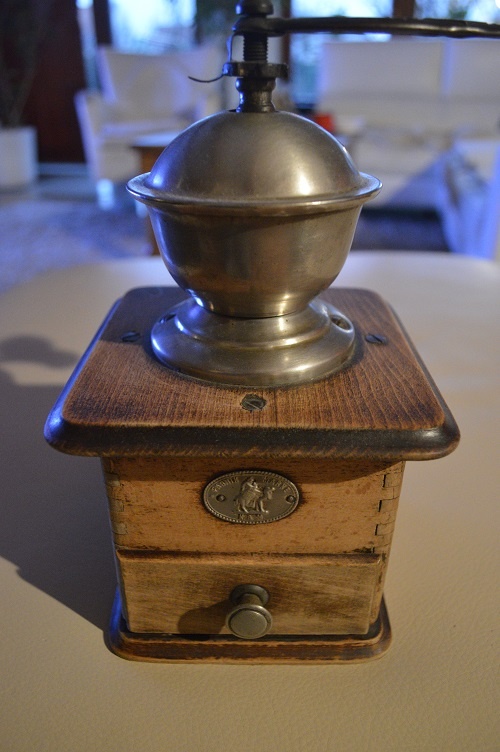 predam starozitny mlyncek na kavu - 17