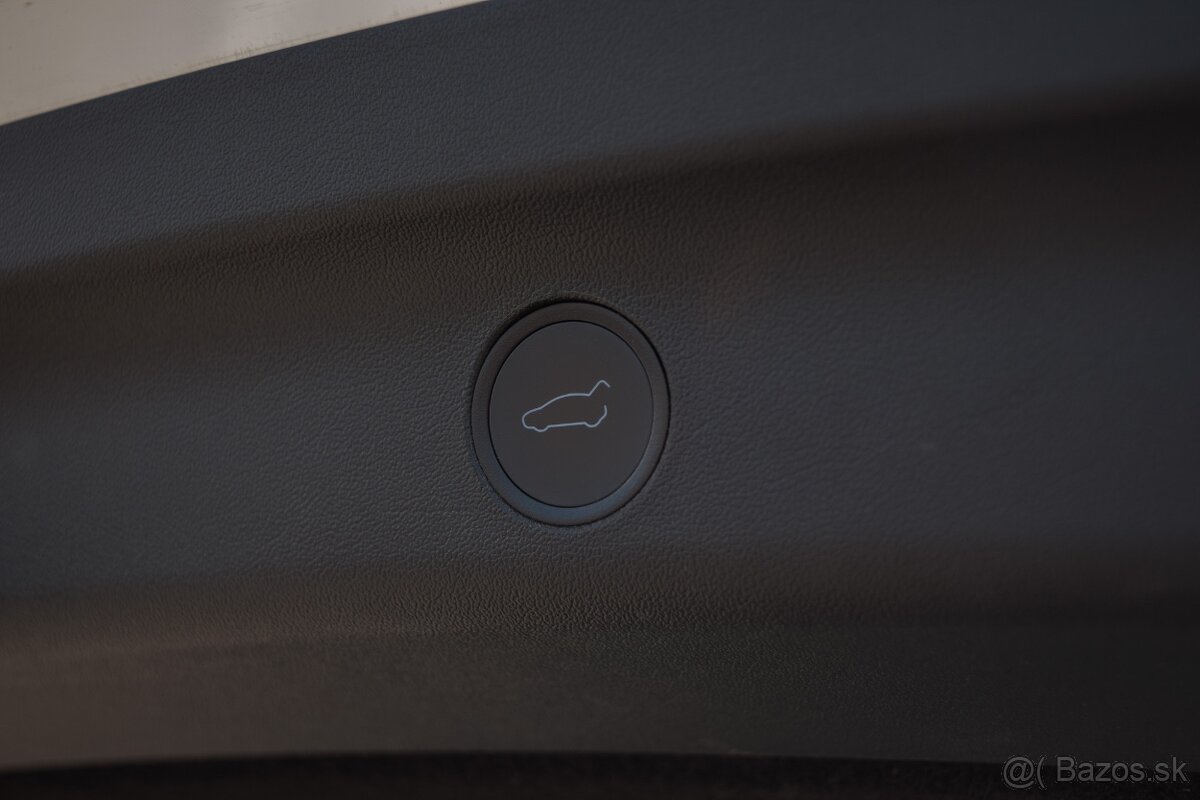 Tesla Model Y Long Range Dual Motor AWD - 17