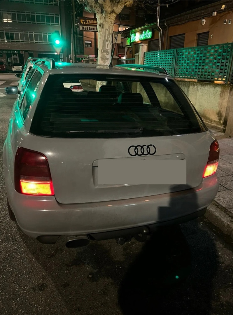 AUDI Čierne lesklé znaky - 17