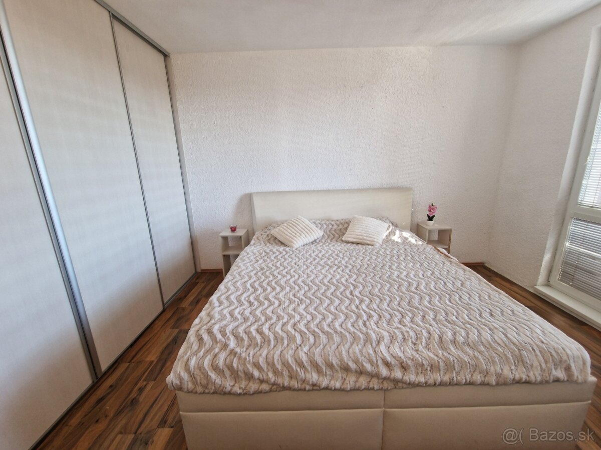 3 izb. byt s loggiou a s balkónom, 71m2 v centre mesta Sereď - 17