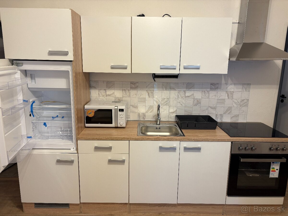 Prenájom domu v obci Tvrdošovce - 17