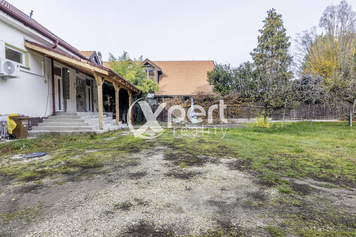 Rodinný dom s multifunkčným využitím v centre Galanty - 17