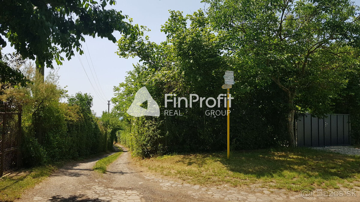 Predám dva vinohradnícke domy s pozemkami medzi vinohradmi p - 17