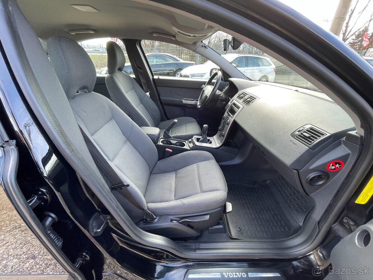 Volvo S40, 1.6D 80kwVYHŘEV.SEDNOVÁ STK - 17