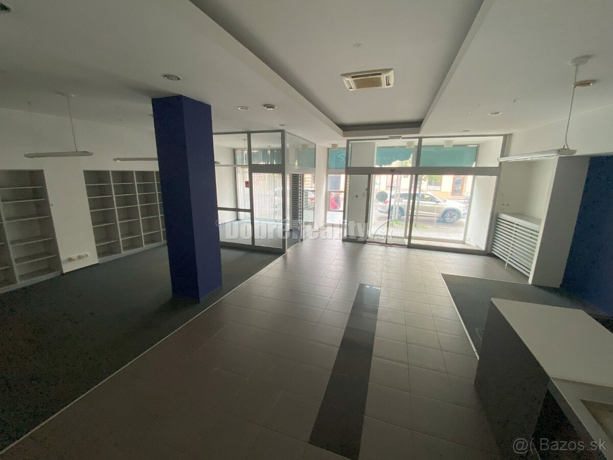 Na predaj pekná komerčná budova v centre mesta Lučenec - 17
