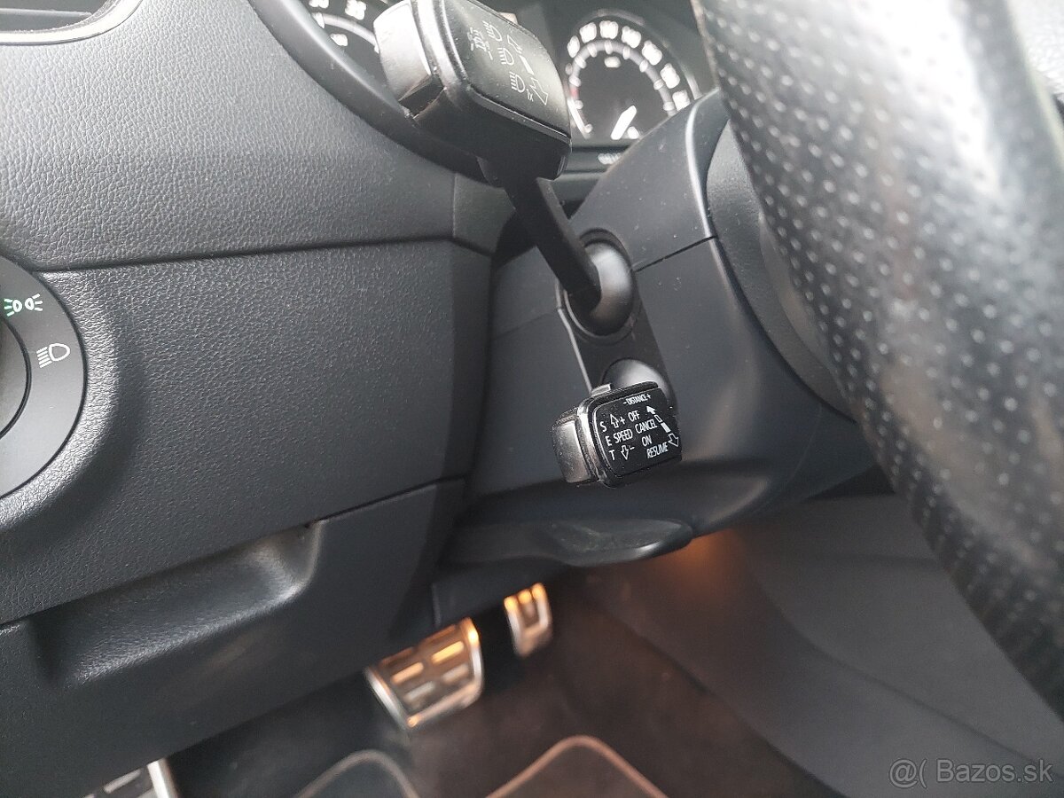 Škoda Octavia Combi 2.0 TDI DPF RS DSG - 17