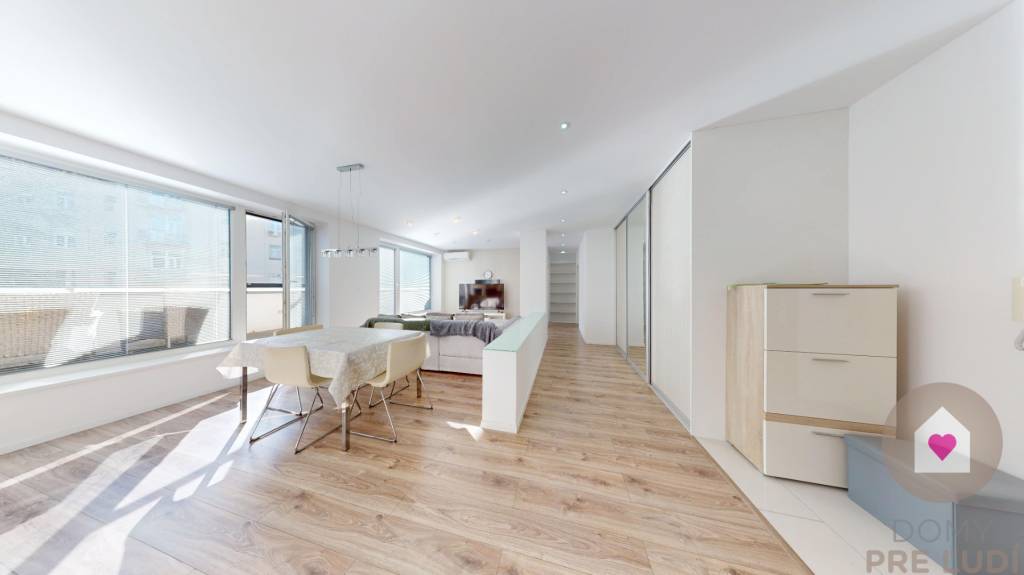 Krásny zariadený 3 izb. byt v centre mesta s parkovaním, BA - 17