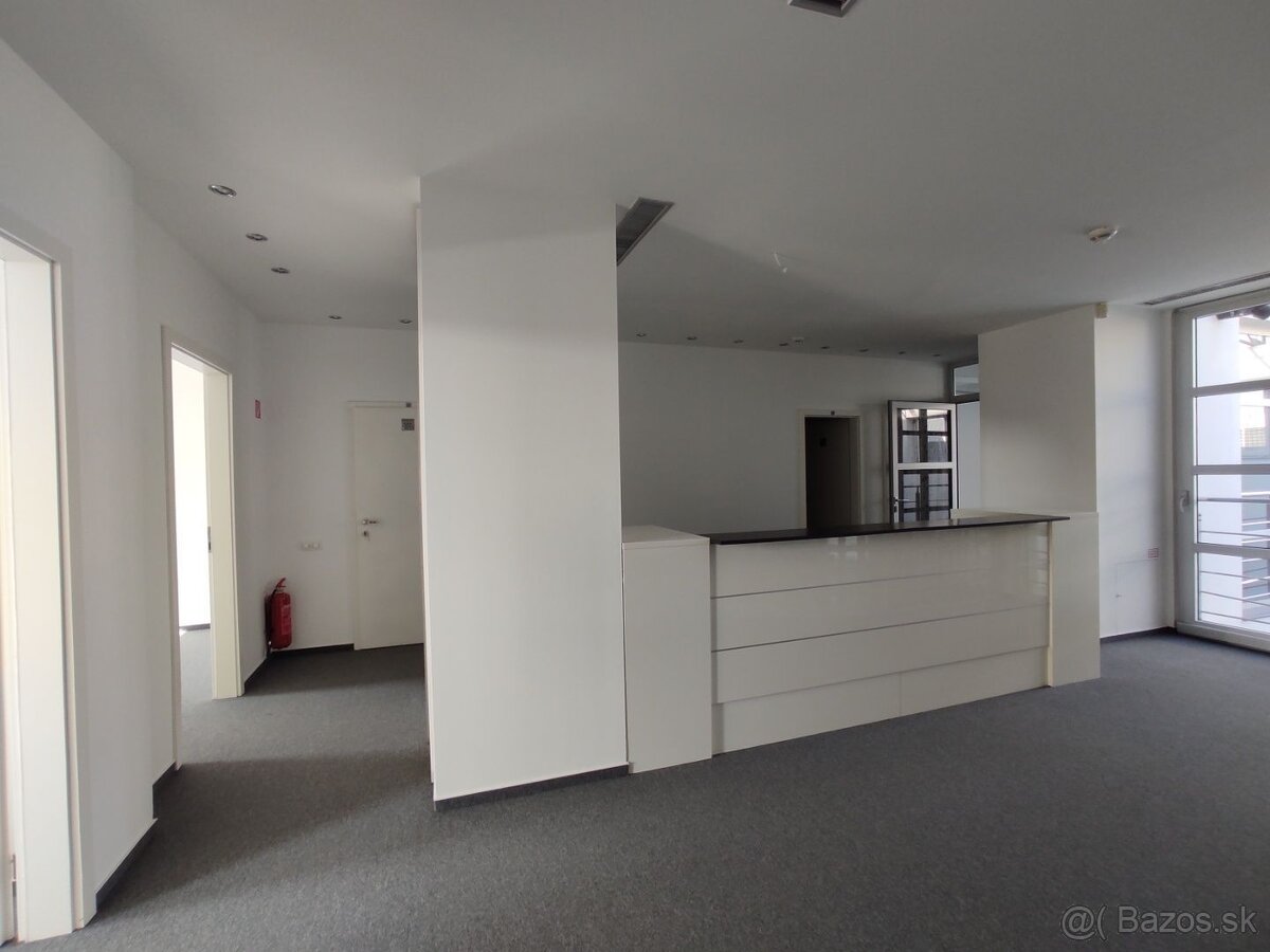 Svetlý kancelársky celok, 330m2, Hurbanovo Námestie/Obchodná - 17
