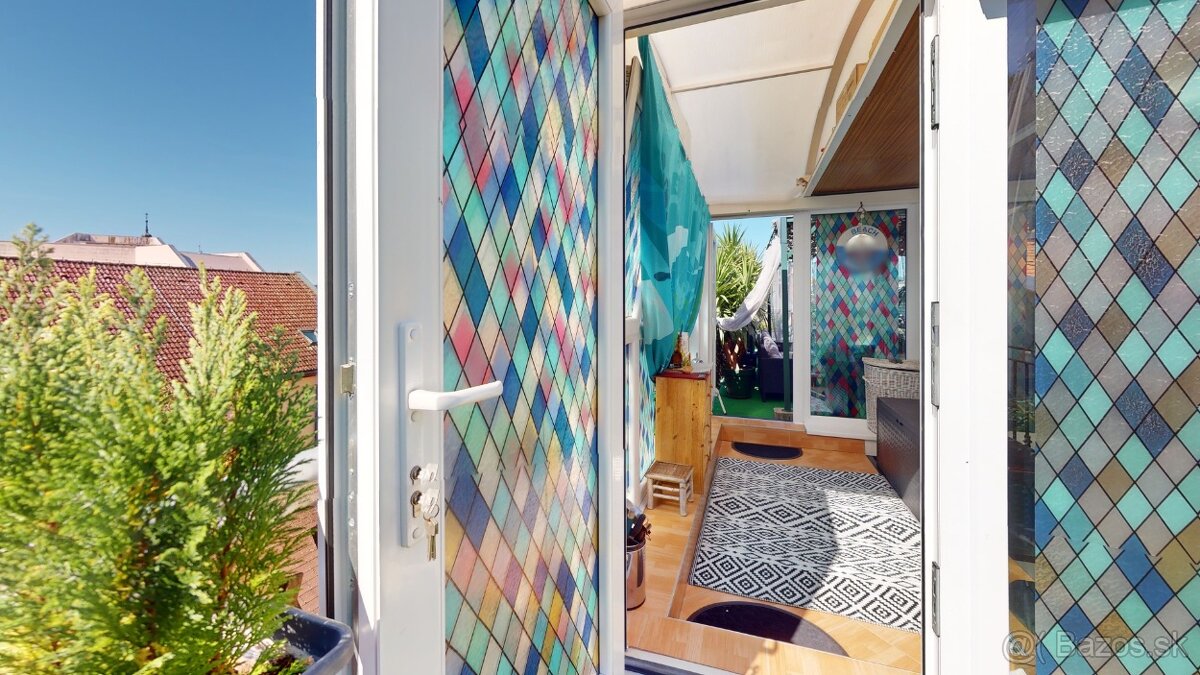 Rodinný dom s výhľadmi na hrad, 3 terasy + 2 polyfunkcie - 17