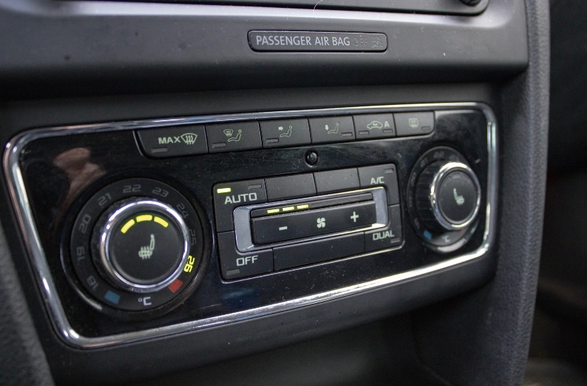 Škoda Superb Combi 2.0TDi DSG - 17