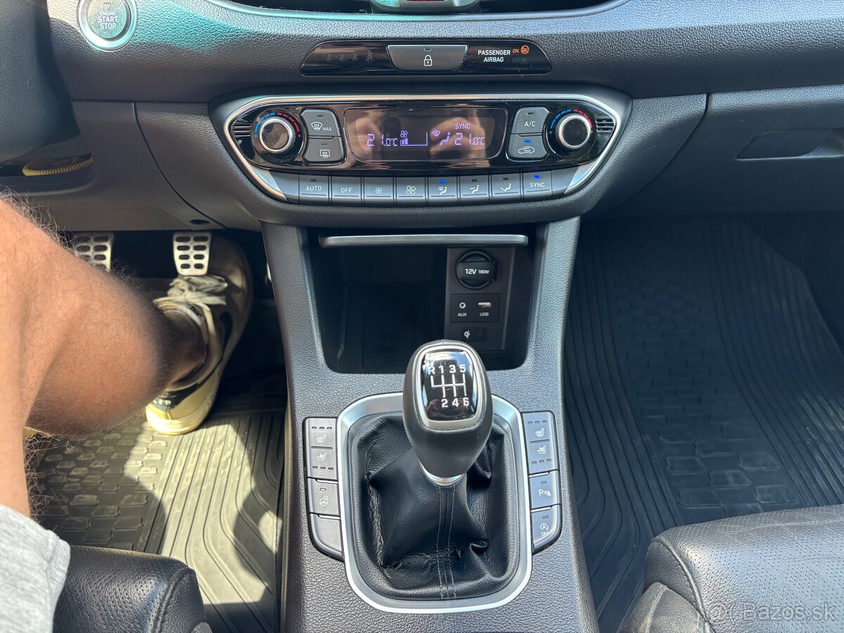 Hyundai i30 combi 2019 1.6CRDI 85kw plná vybava - 17